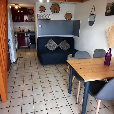 Semesterbostad Maisonnette Entre Etang Et *